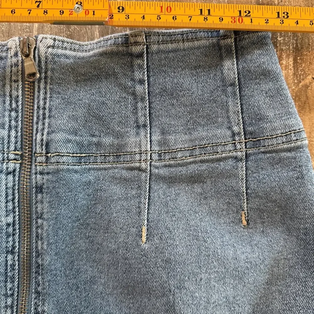 We The Free Denim Mini Skirt Front Zip Closure Womens Size 27 Free People